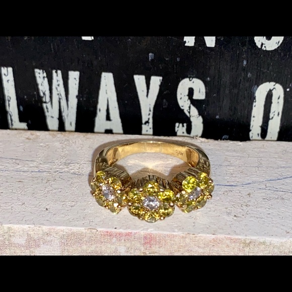 ❌SOLD❌14k yellow diamond and white diamond flower ring in yellow gold - Picture 3 of 9